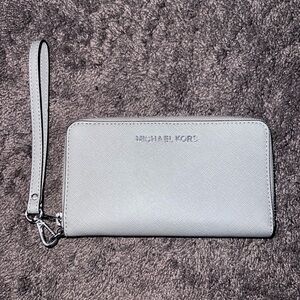 BRAND NEW Michael Kors Light Gray Smartphone Wristlet